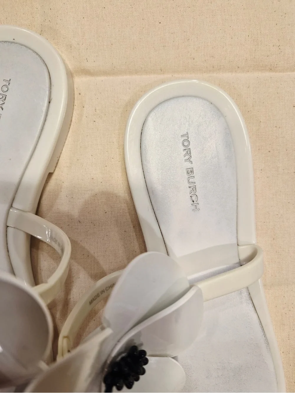 Tory Burch White Floral Toe-Post Sandals with Black Center size 6